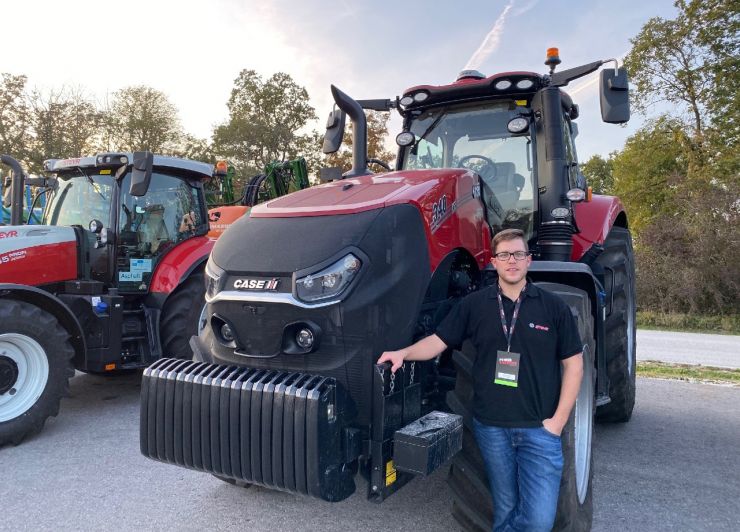 Damian Maier im CNH Werk bei einer Schulung